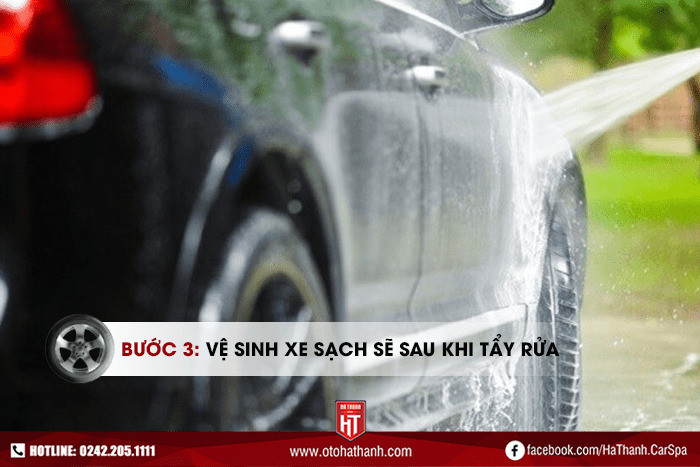 tay-nhua-cay-tren-o-to-4 Cách tẩy nhựa cây trên ô tô bằng dung dịch xà phòng và nước nóng - Bước 3